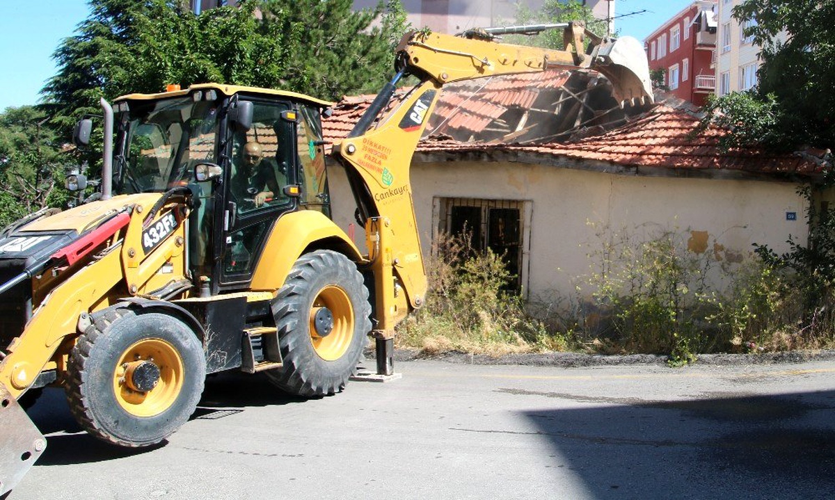 Gecekondular yıkılıyor Çankaya güzelleşiyor