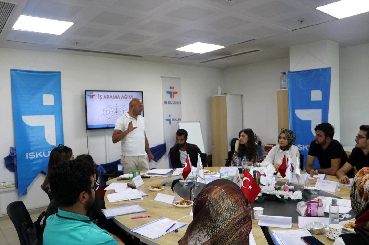 İş Kulübünde eğitimler devam ediyor