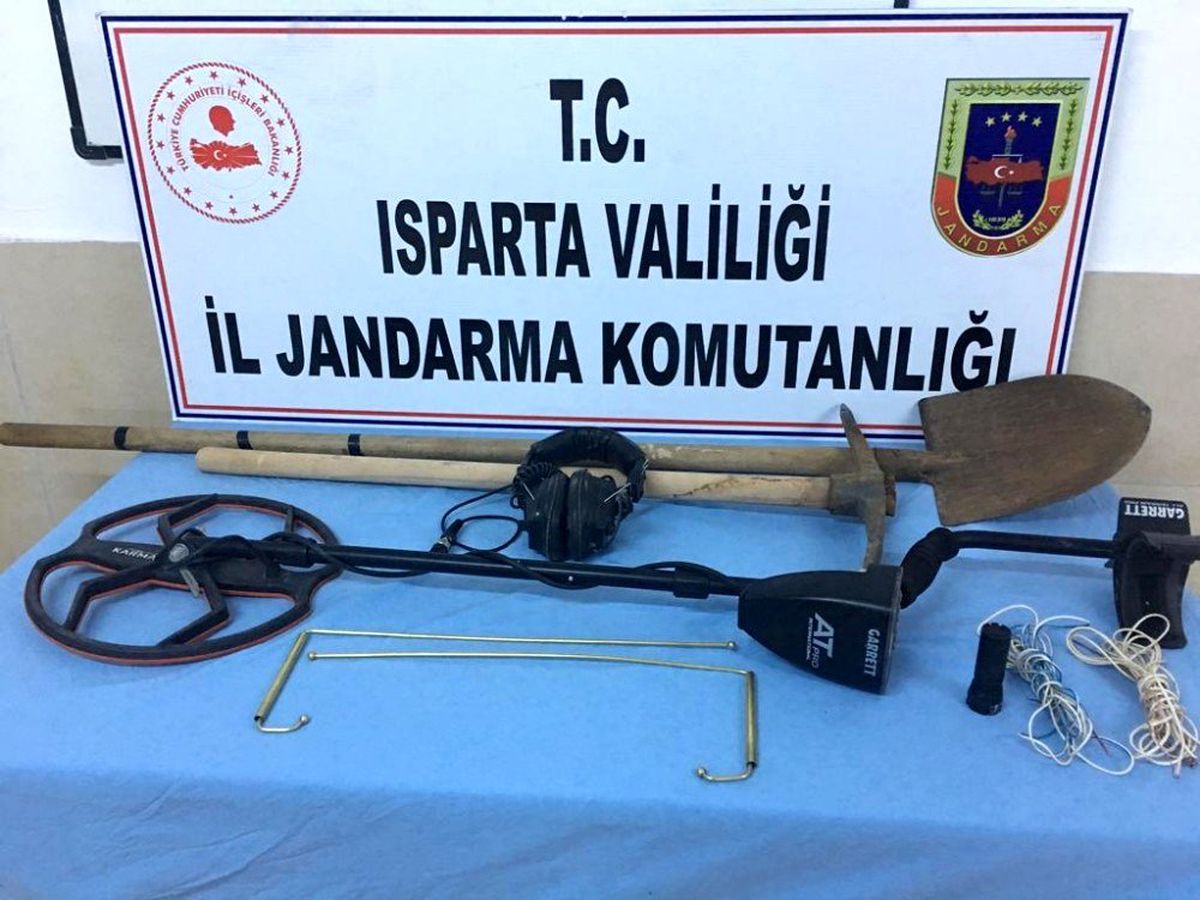 Isparta\'da kaçak kazıya jandarma baskını: 3 gözaltı