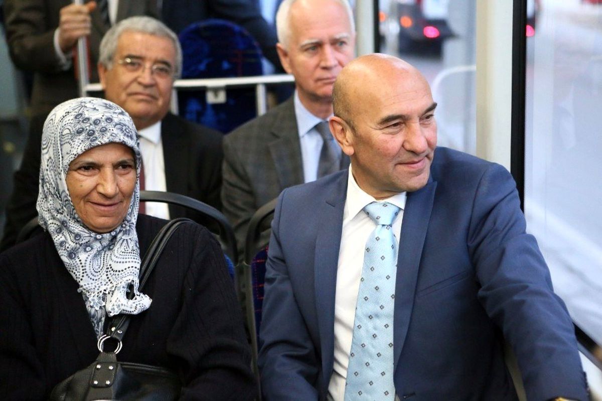 İzmir\'de meclisten toplu ulaşımda iki müjde