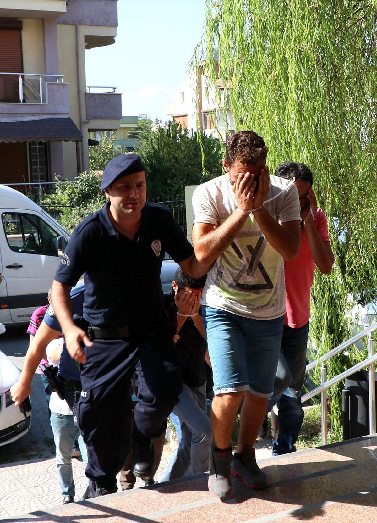 İzmir\'deki göçmen kaçakçılığı operasyonu