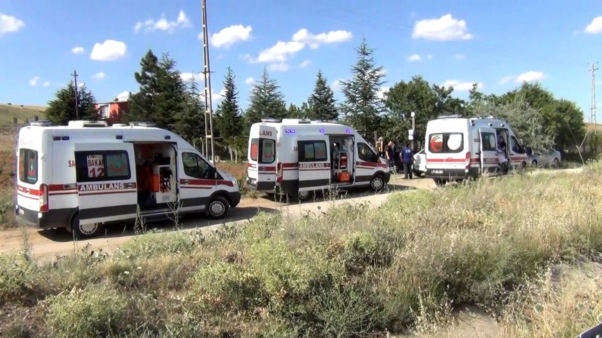 Kırıkkale\'de trafik kazası: 2\'si çocuk 6 yaralı