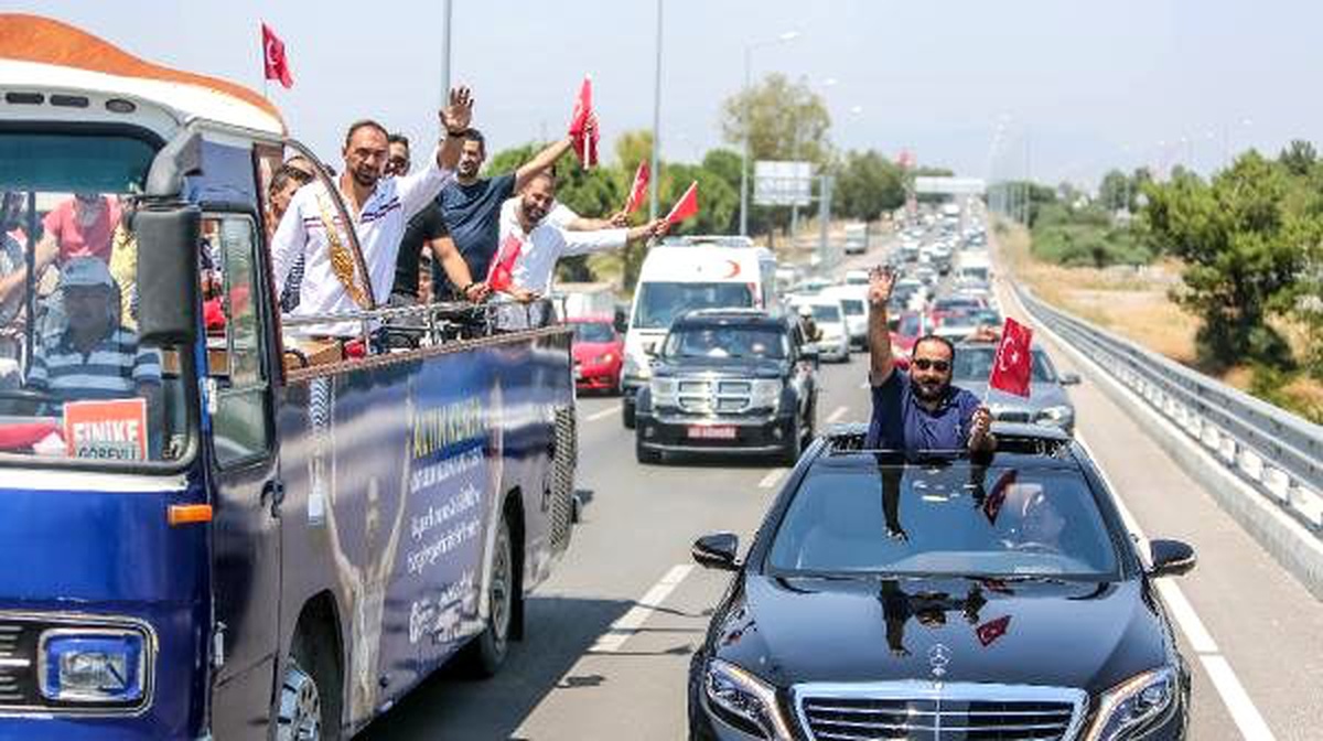 Kırkpınar Başpehlivanı Ali Gürbüz\'e coşkulu karşılama