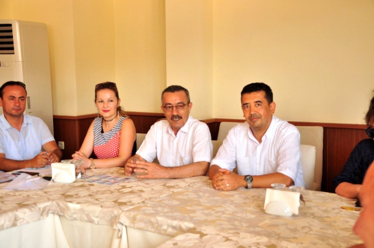 Marmarisli gazetecilere yeni basın kartları dağıtıldı