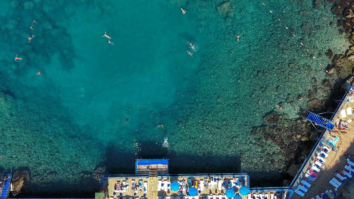Mavi bayraklı falez plajları tatilcilerin gözdesi