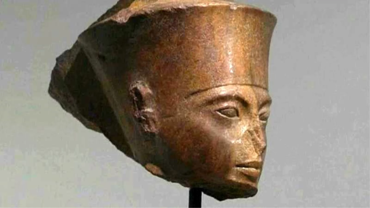 Mısır, İngiltere\'de satılan Firavun Tutankamon\'un büstünü almak için Interpol\'e başvurdu