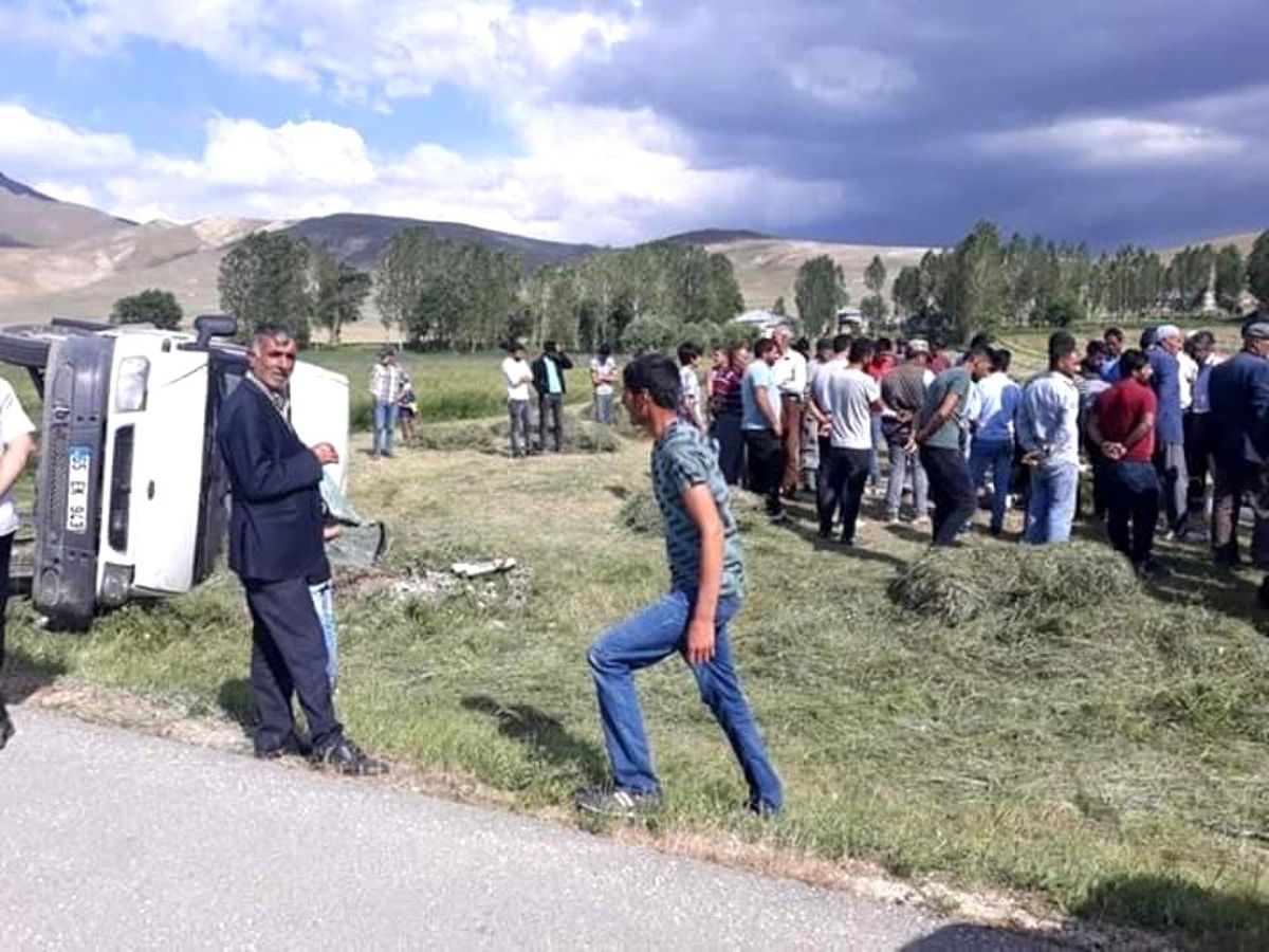 Özalp\'ta trafik kazası; 6 yaralı