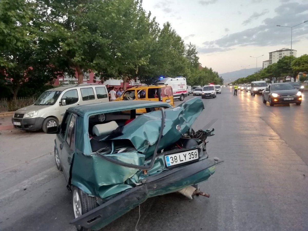(Özel) Kayseri\'de meydana gelen kazalar güvenlik kameralarına yansıdı