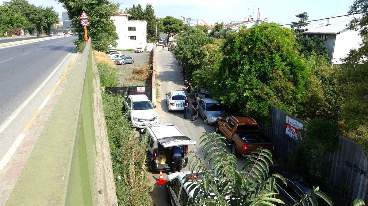 Pendik\'de güpegündüz bir ithalat firmasını silahla taradılar