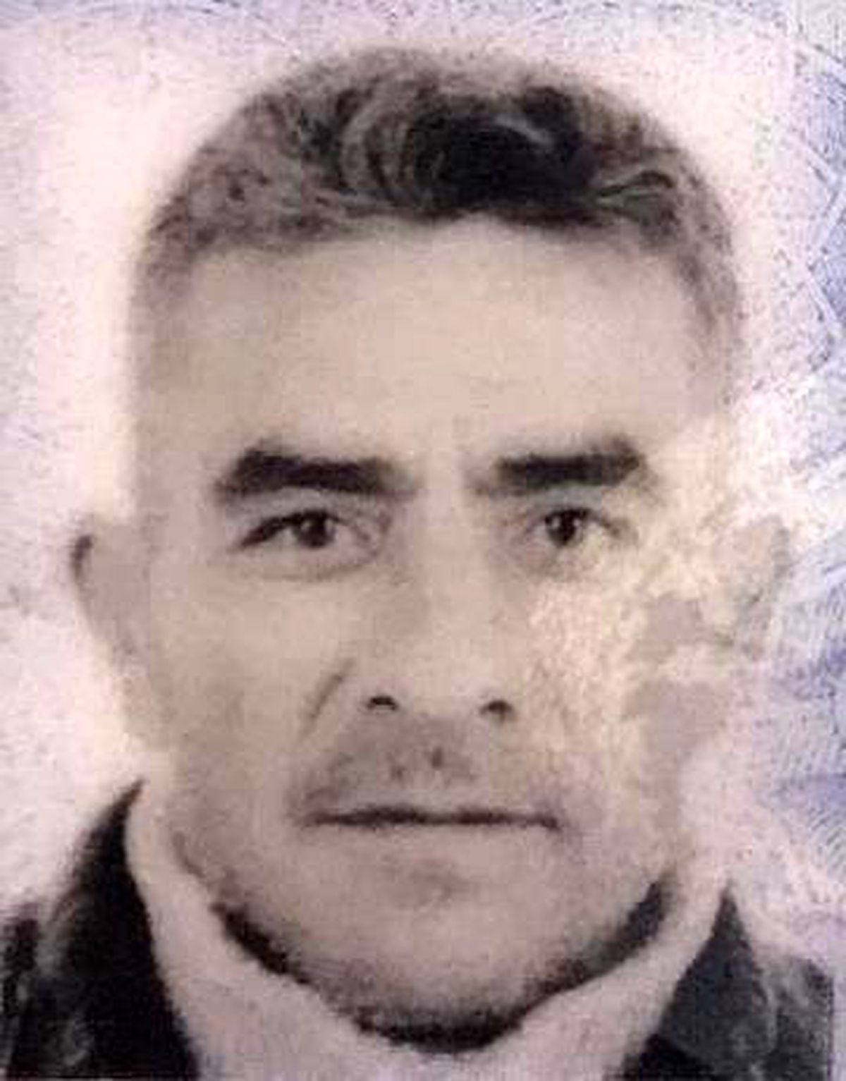 Polis yüksek ses ihbarı için geldiği araçta cesetle karşılaştı