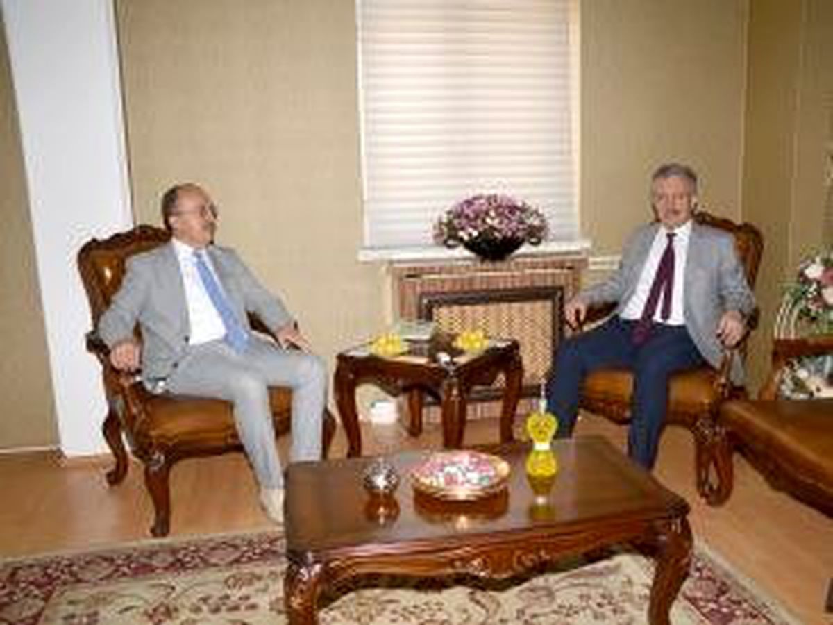 Rektör Prof. Dr. Zeybek\'ten Rektör Levent\'e ziyaret