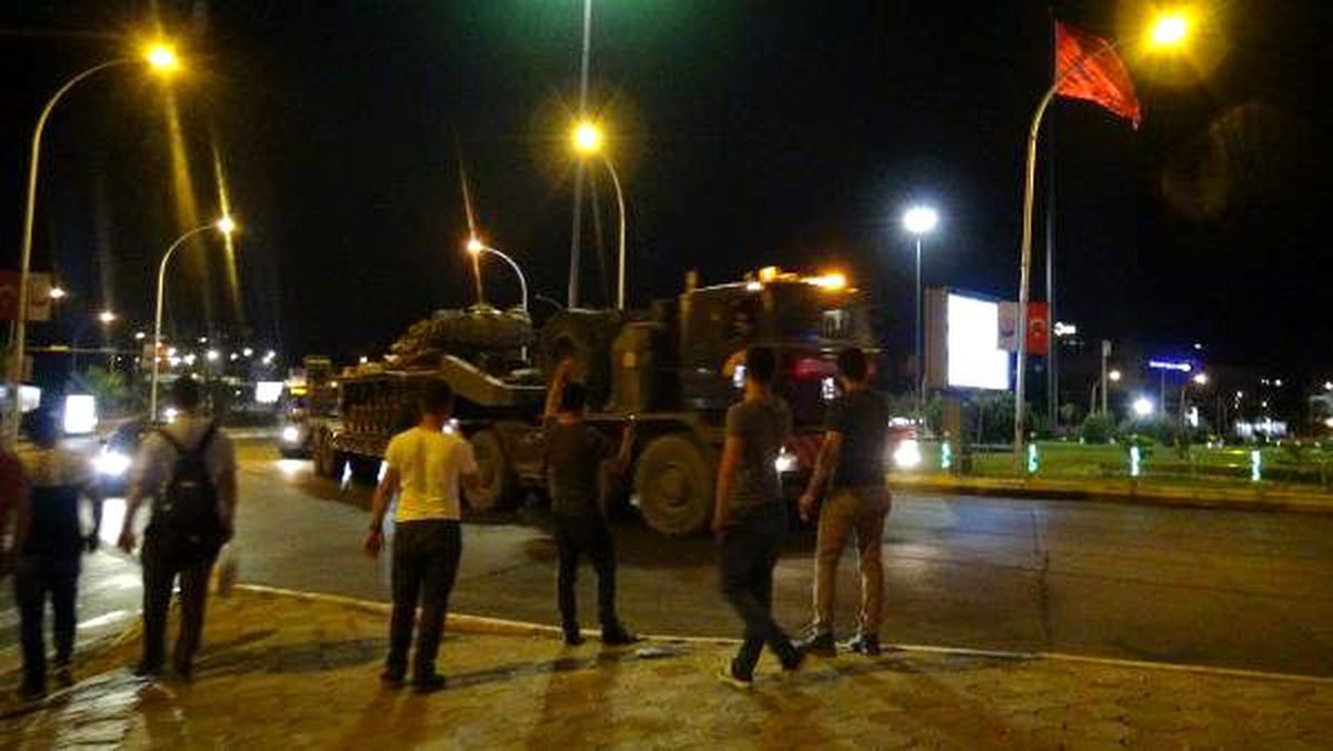 Şanlıurfa\'dan sınır birliklerine gece sevkiyatı
