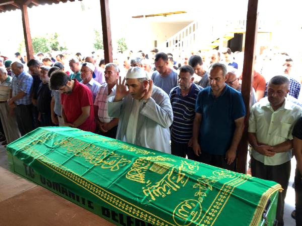 Sivas\'ta kazada ölen öğretmen Osmaniye\'de toprağa verildi