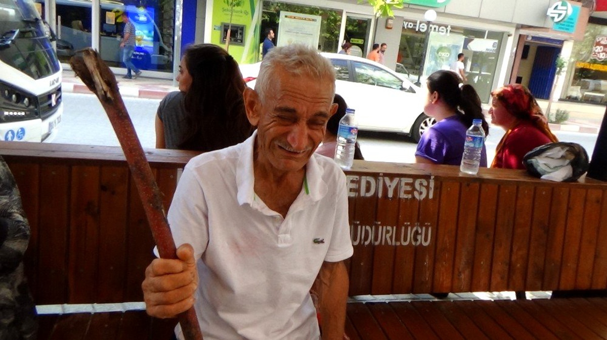 Sokakta kalan yaşlı adama belediye sahip çıktı