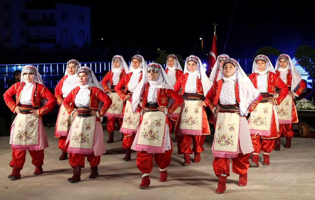 Toroslar\'da halk oyunları kursu devam ediyor