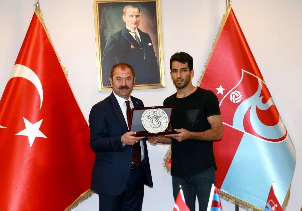 Trabzonspor\'dan Vahid Amiri\'ye veda plaketi