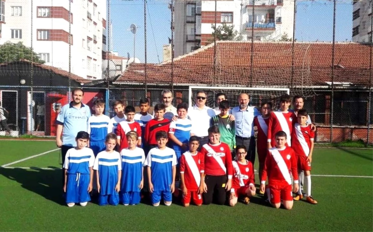 Yaz Okulu Kur\'an kursları arasında Camiler Arası Halı Futbol Turnuvası