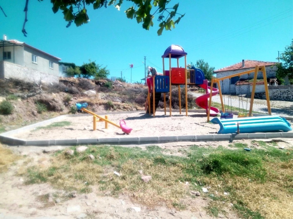 Yunusemre\'de oyun parkları onarılıyor