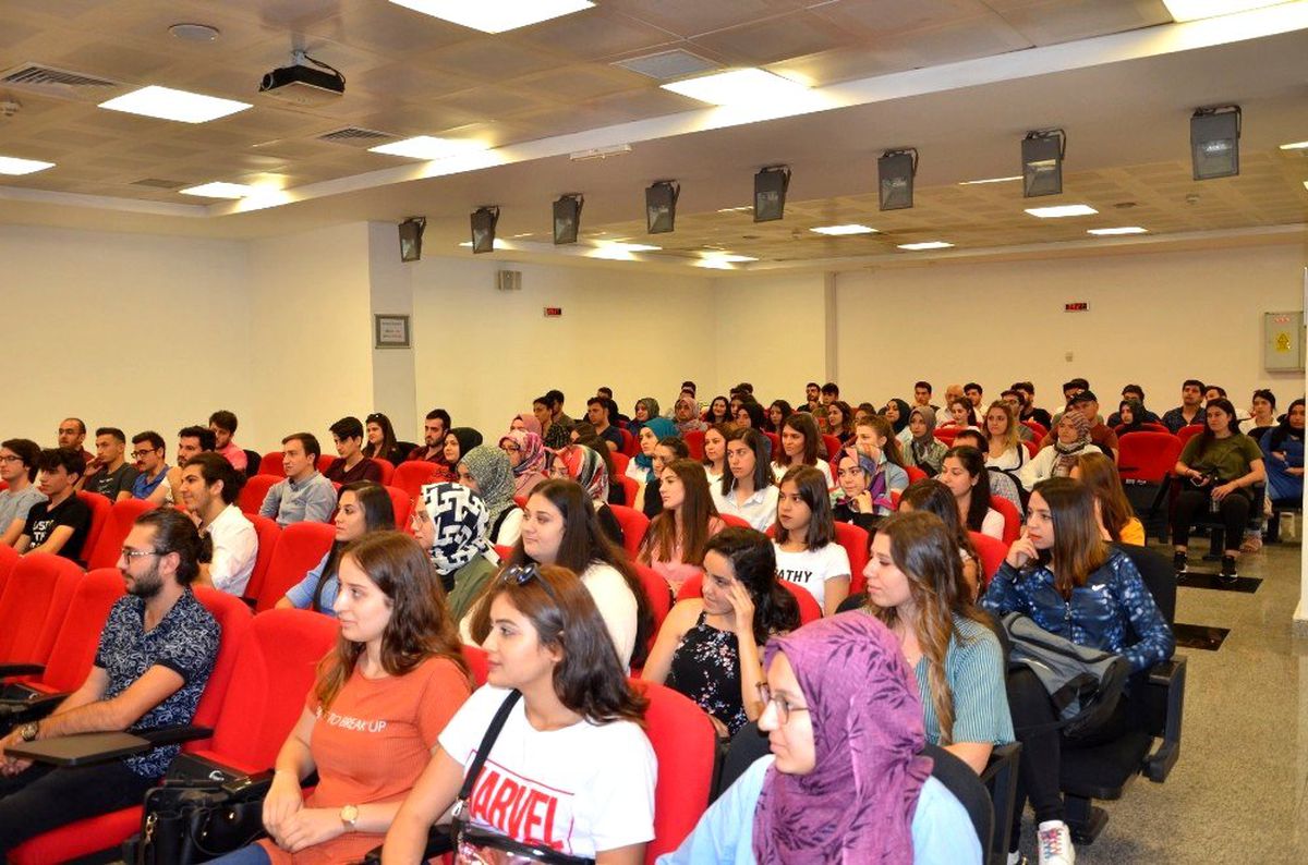 130 üniversiteli iş başı yaptı