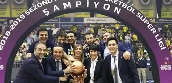 14 yıl sonunda Fenerbahçe'ye veda etti