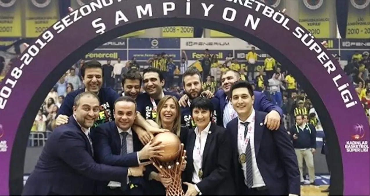 14 yıl sonunda Fenerbahçe\'ye veda etti