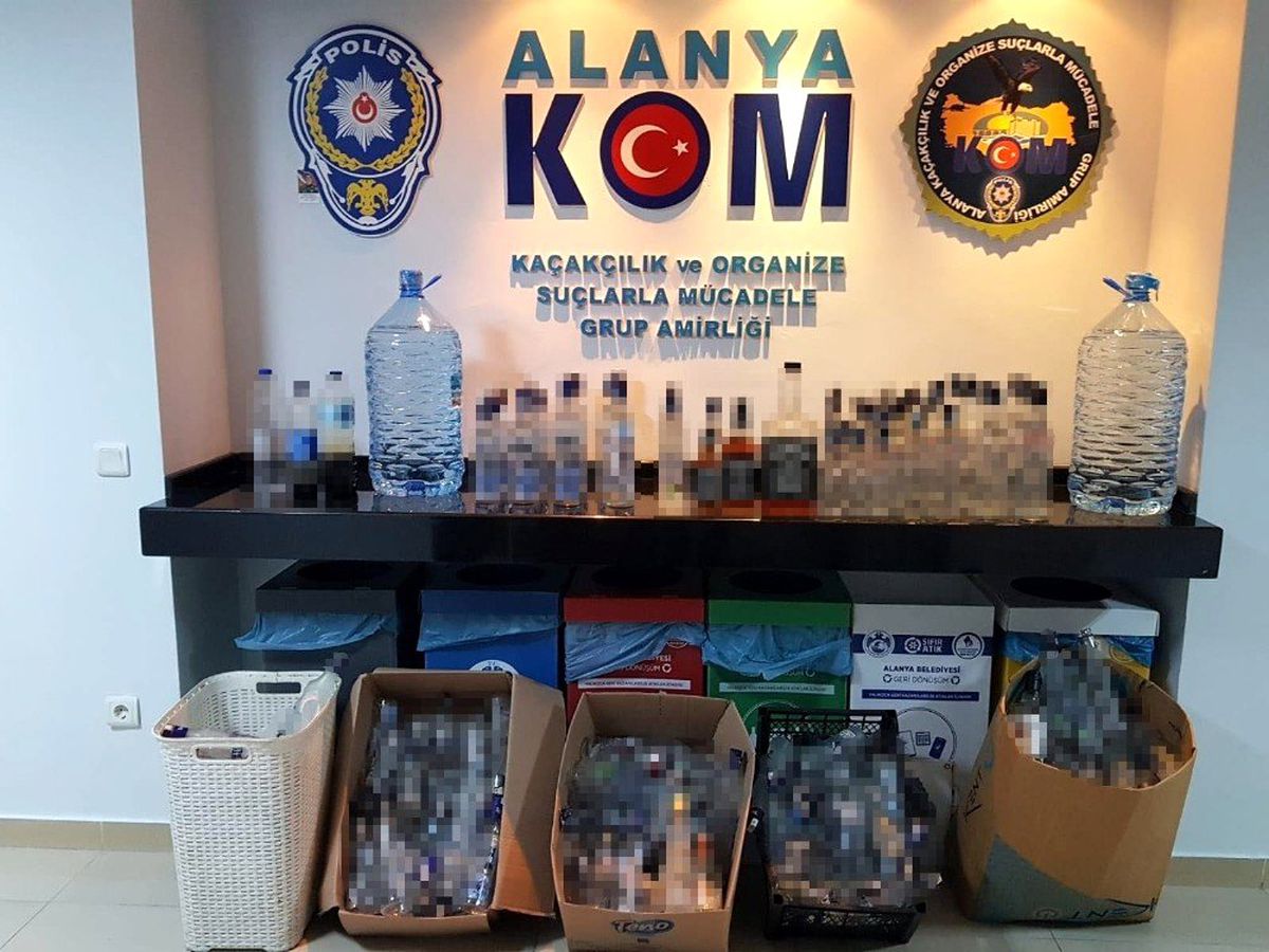 Alanya\'da restorana kaçak içki baskını