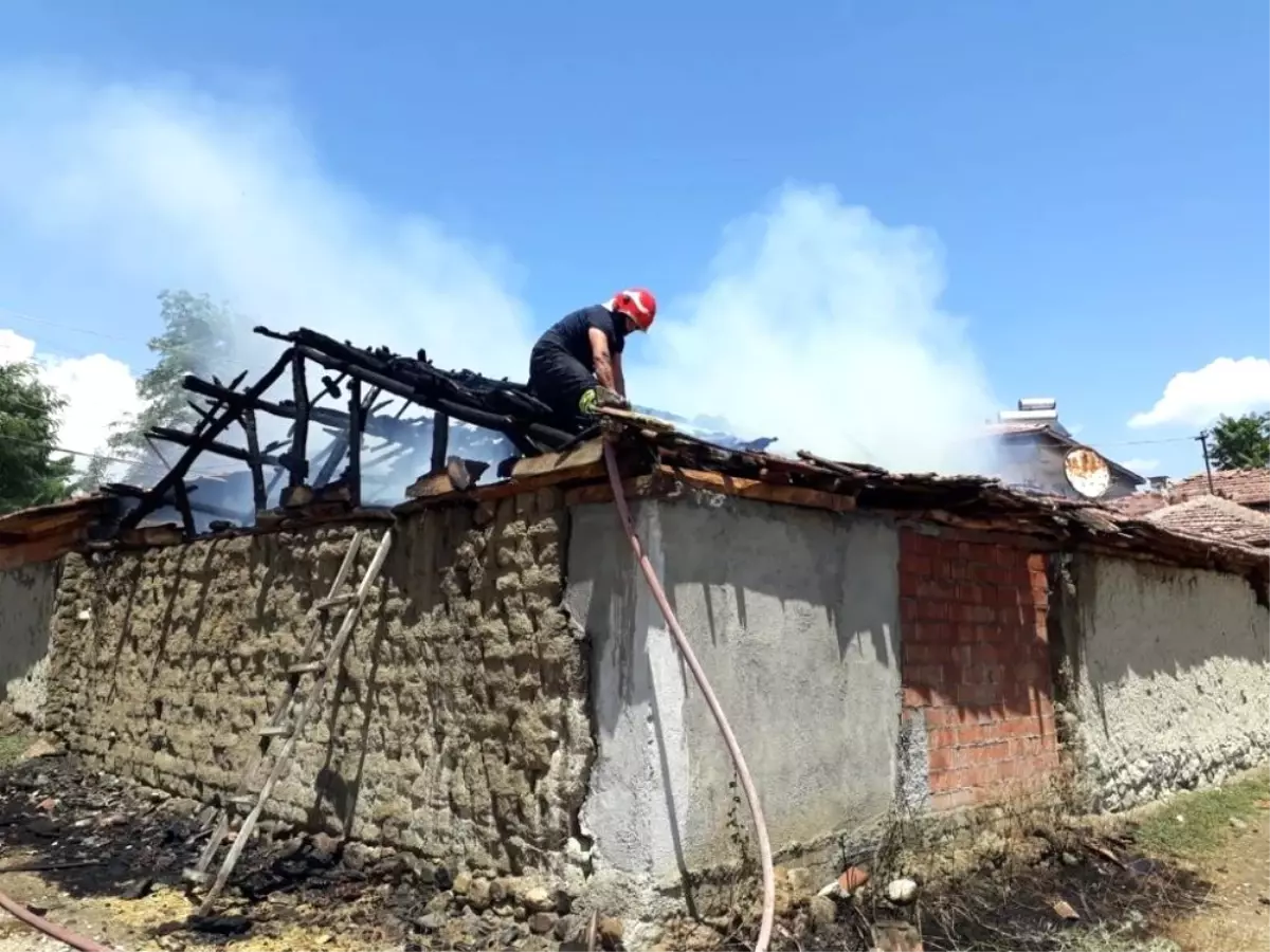 Amasya\'da samanlık yangını: 10 ton saman kül oldu