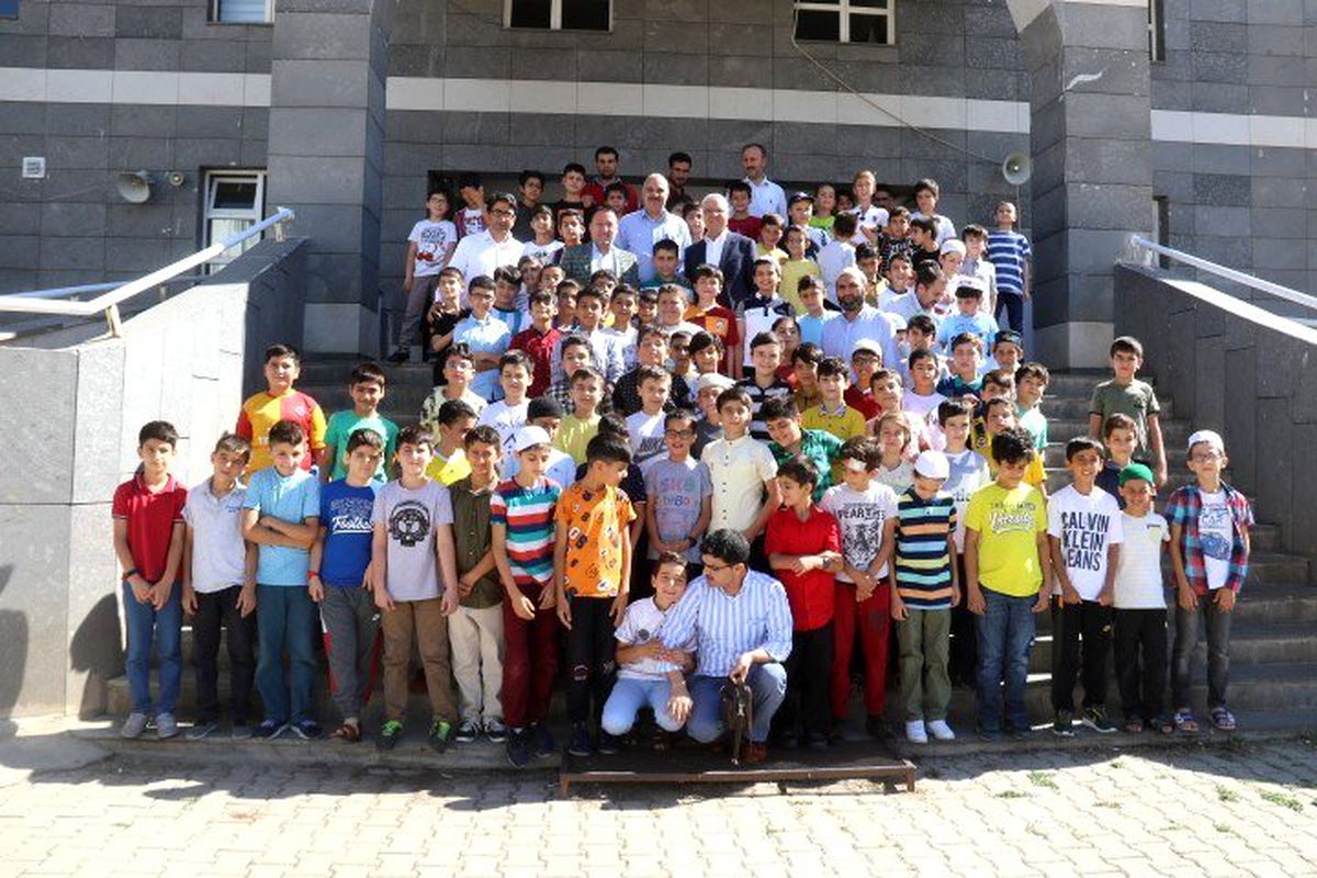 Başkan Beyoğlu minik hafızların misafiri oldu