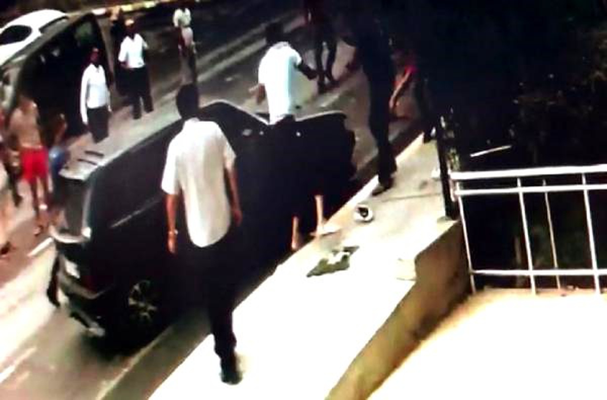 Beylikdüzü\'nde trafik kazası sonrası 5 kişinin yaralandığı kavga kamerada