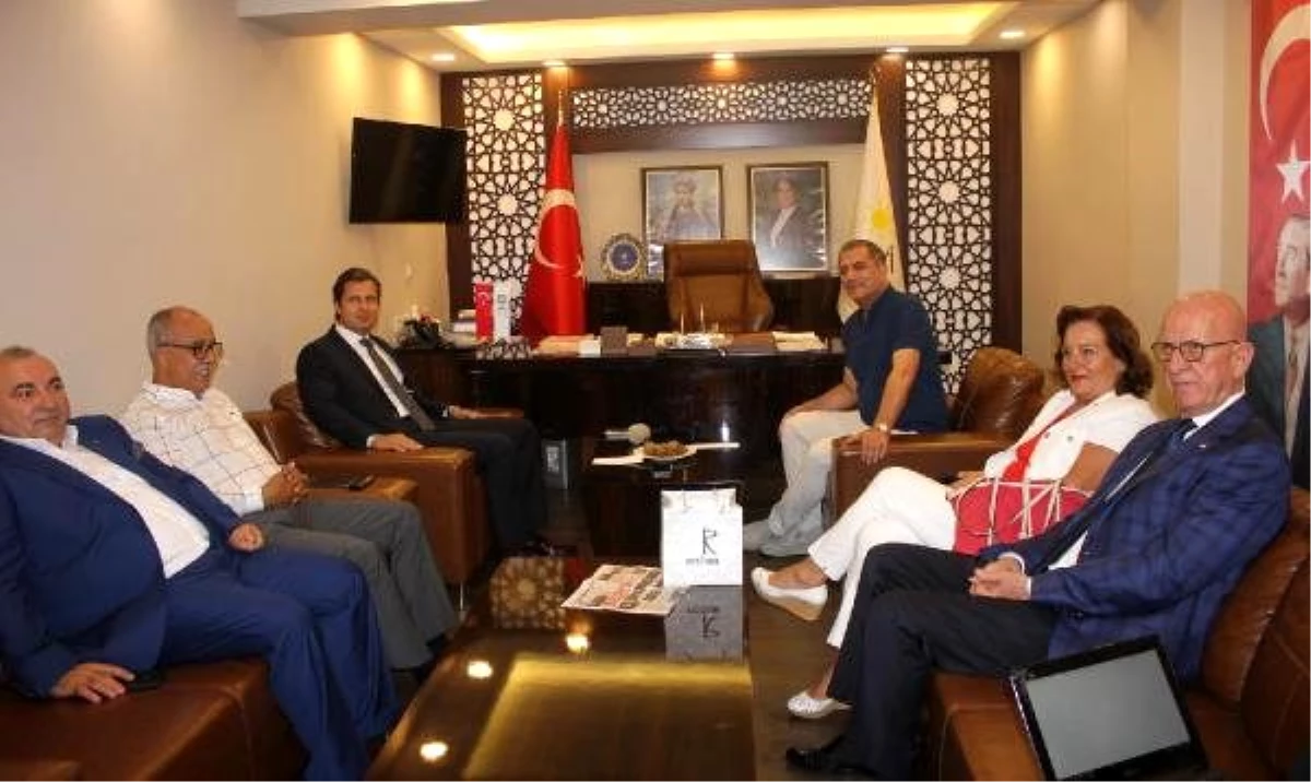 CHP İl Başkanı Deniz Yücel\'den AK Parti\'ye ziyaret (2)