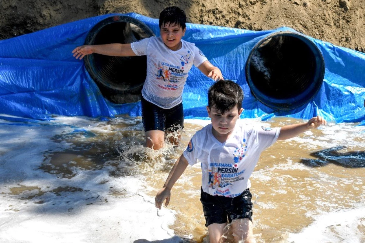 Çocuklar zorlu parkurda kıyasıya yarıştı, yapay kanalda kano keyfi yaşadı