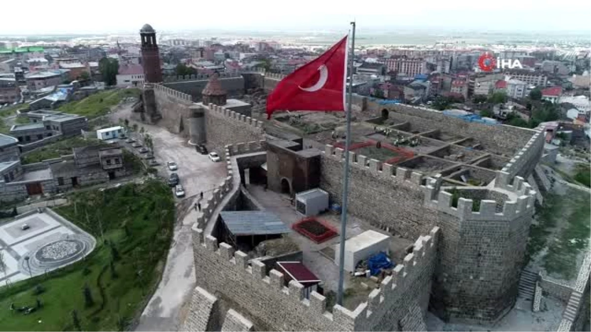 Erzurum Kalesi\'nde tarihi kazı