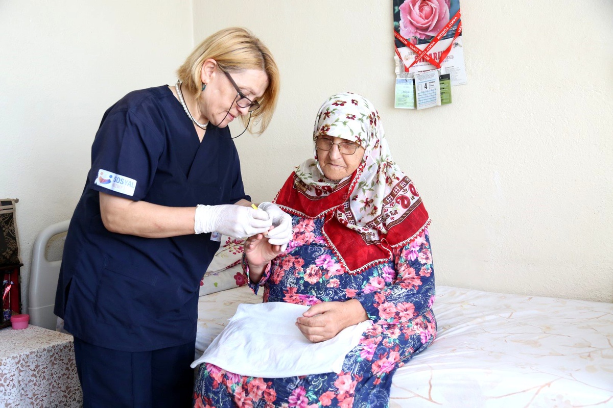 Evde Bakım Hizmeti Sabri Amca\'ya ilaç gibi geldi