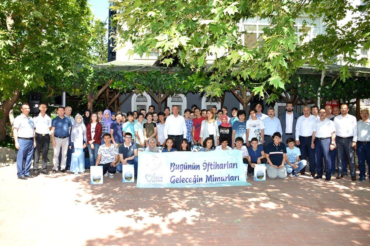 Gediz\'de LGS\'de başarılı olan öğrenciler ödüllendirildi