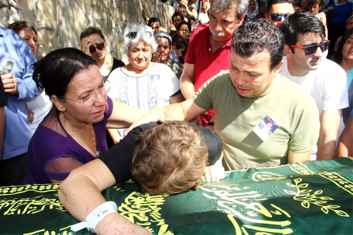 Hastaneden çıkıp ölen eşine son kez dokundu