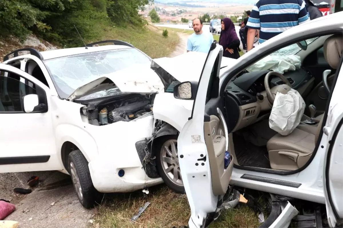 İzmit-Kandıra yolunda kaza: 3\'ü çocuk 6 yaralı