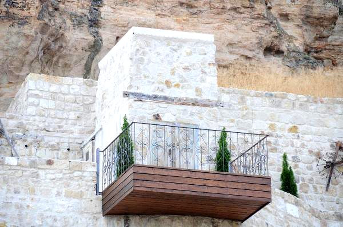 Kapadokya\'da doğal kayalığa yapılan asansör, kaldırıldı