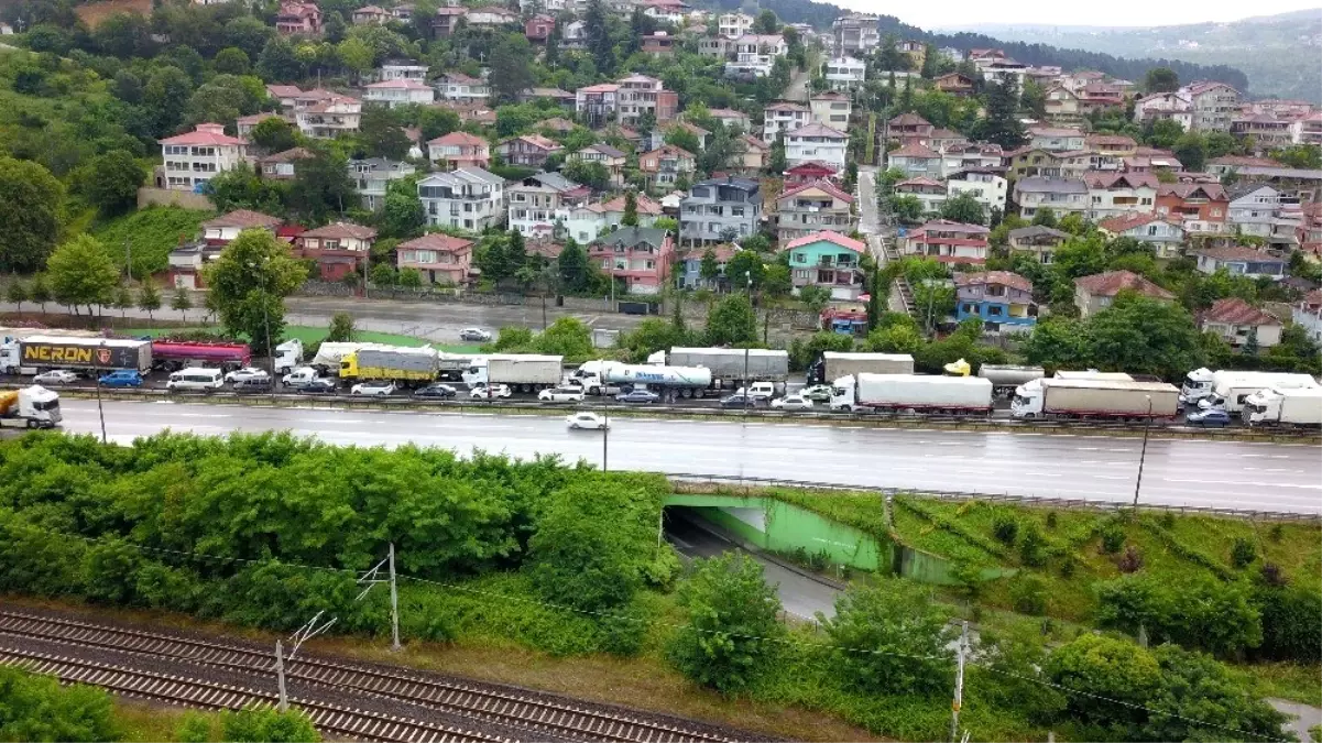 Kaza TEM otoyolu Ankara istikametini kilitledi