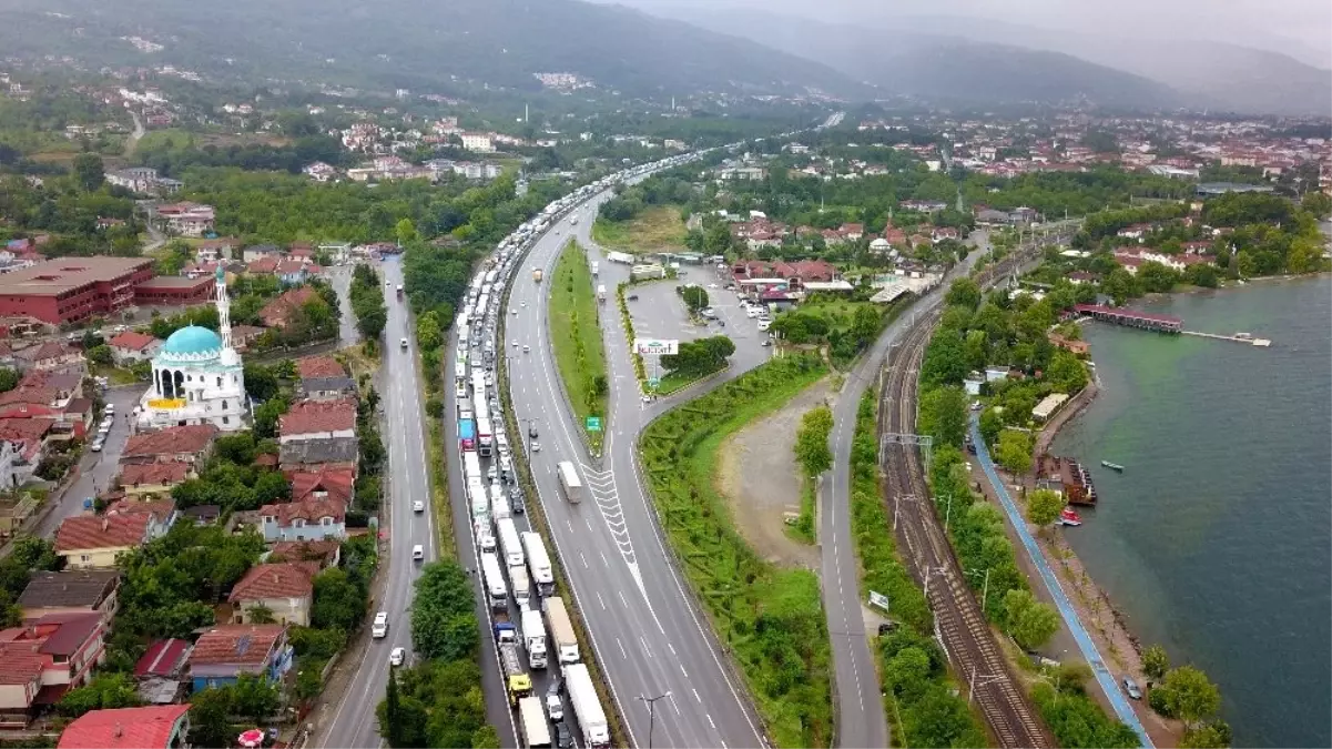 Kaza TEM otoyolu Ankara istikametini kilitledi