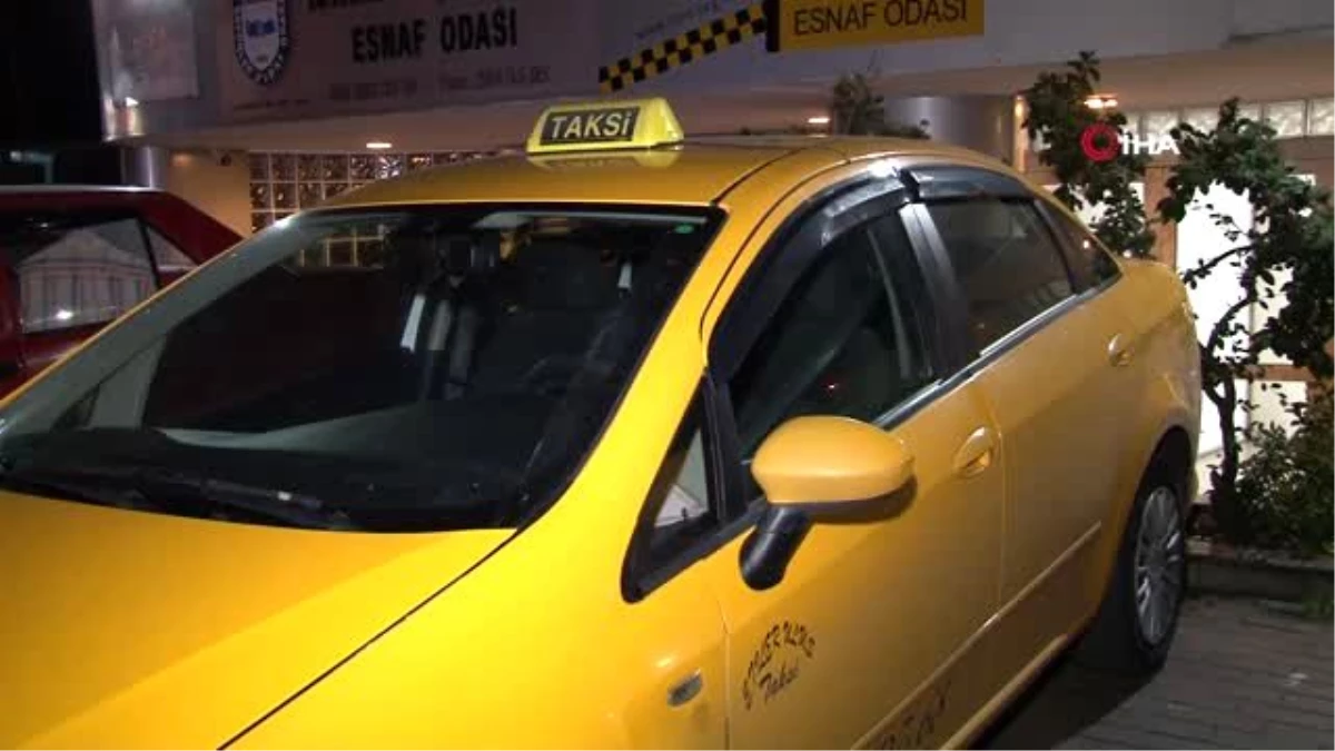 Kısa mesafeyi duyunca yolcuyu araçtan indirmeye çalışan taksici men edildi