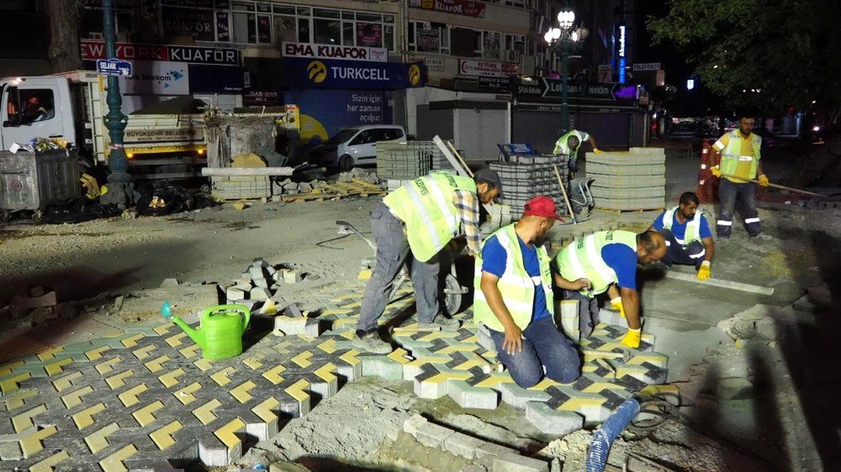 Kızılay\'ın ünlü cadde ve sokaklarına makyaj
