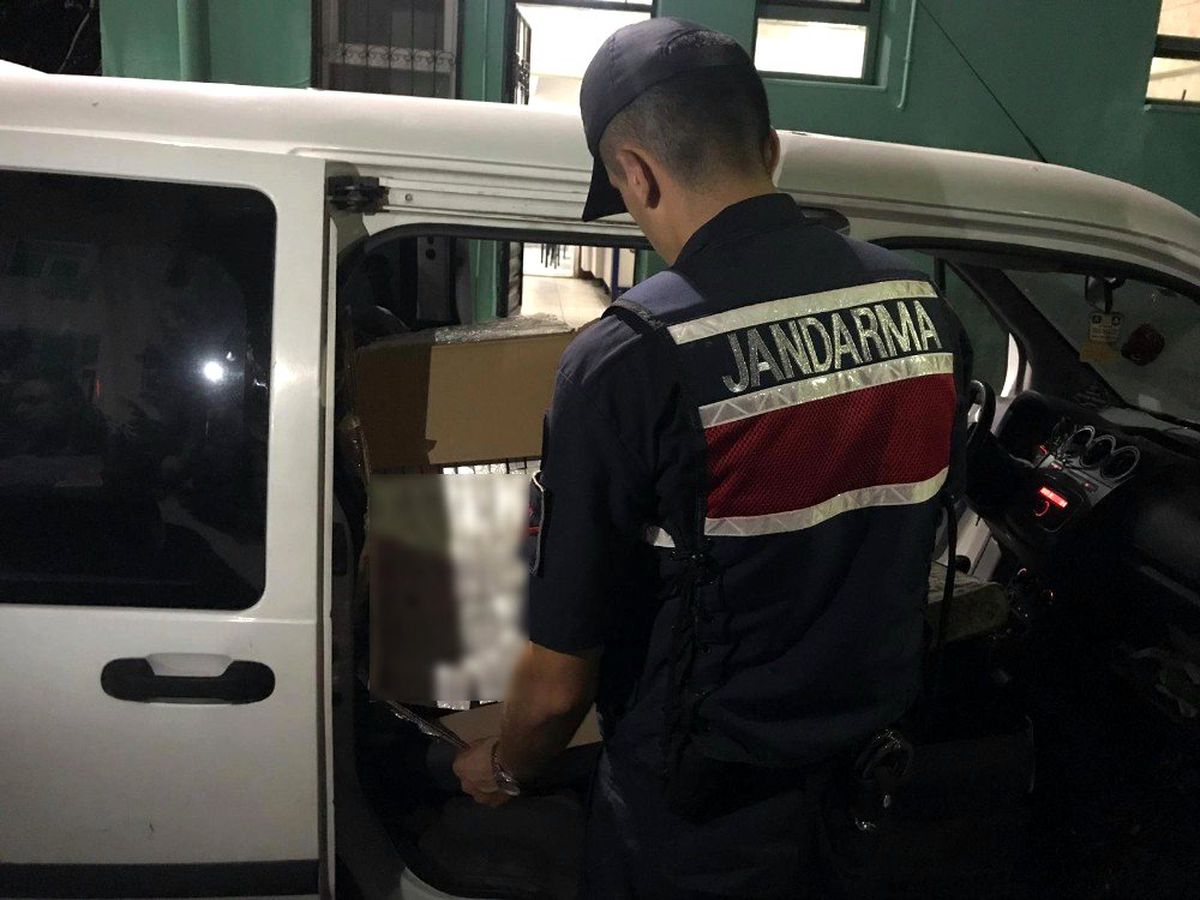 Kocaeli\'de 2 bin paket kaçak sigara yakalandı