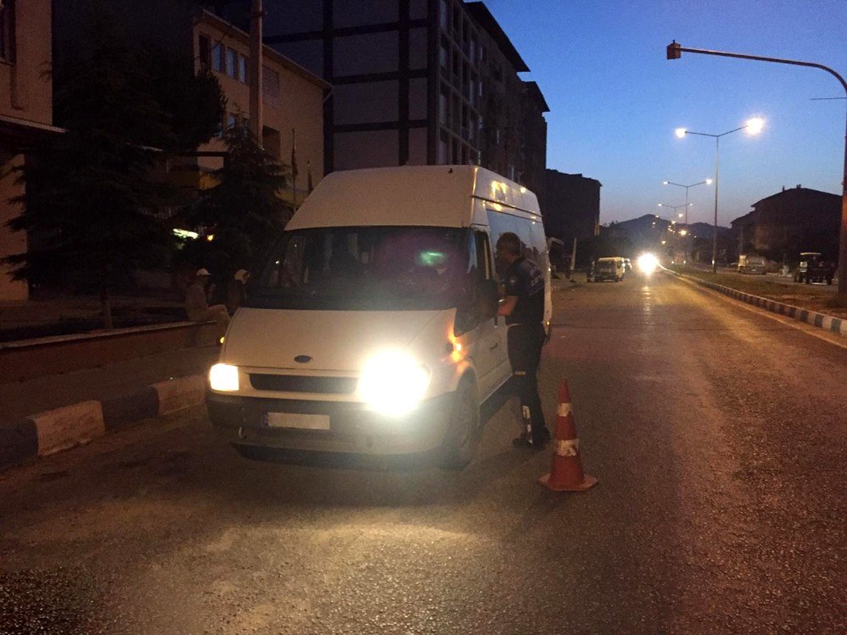 Köprübaşı\'nda servis araçlarına şafak denetimi