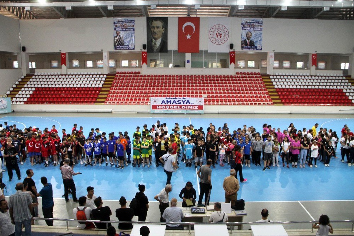 Minikler İl Karmaları Hentbol Türkiye Şampiyonası başladı