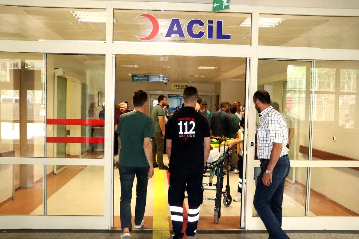 Motosiklet uçuruma yuvarlandı: 2 yaralı