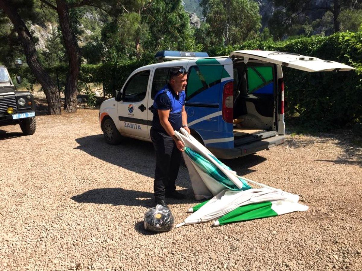 Olympos sahilindeki seyyar satıcı denetimi