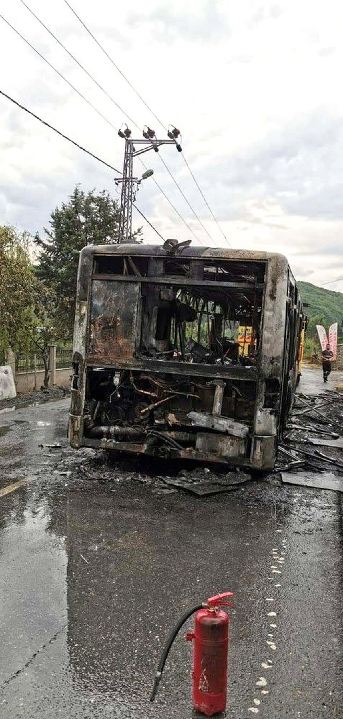 (Özel) Beykoz\'da belediye otobüsünün alevlere teslim olduğu anlar kamerada