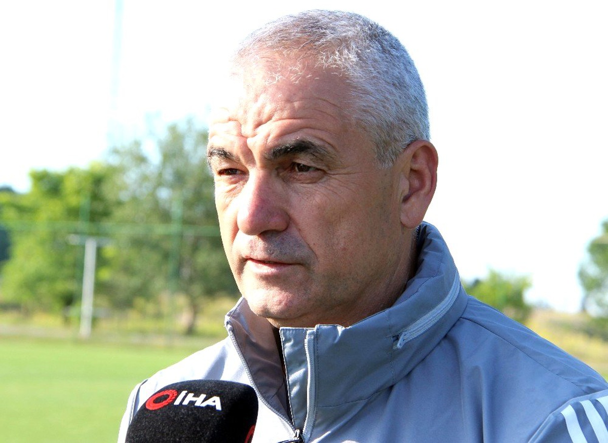 (Özel haber) Rıza Çalımbay: "Benim için iki önemli kulüp var. Biri Sivasspor, ikincisi Beşiktaş"