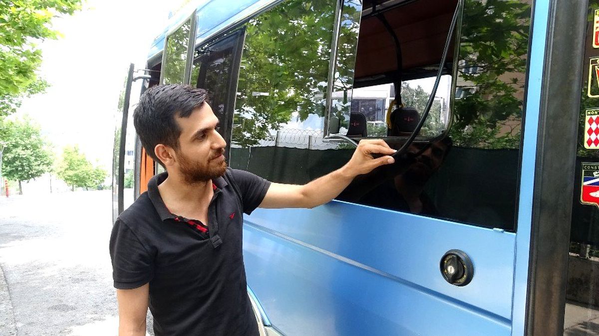 (Özel) Maltepe\'de minibüs faresi kamerada