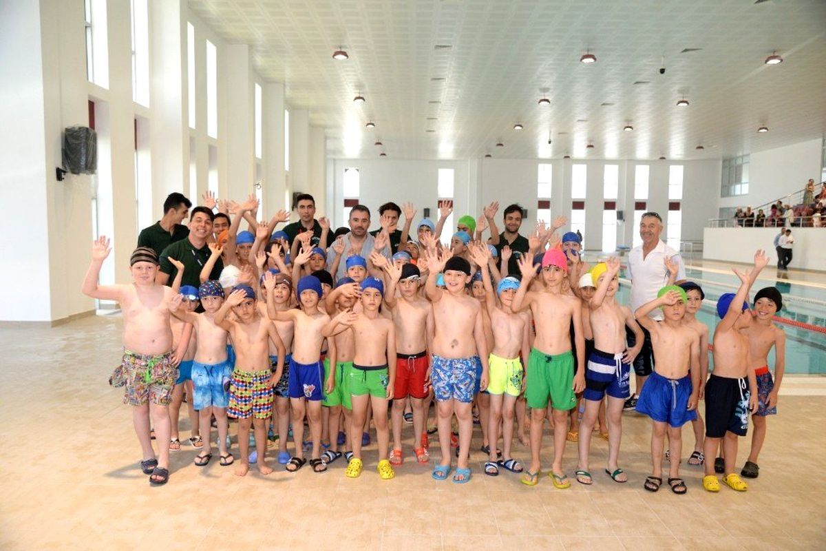 Pursaklar Kapalı Yüzme Havuzunda dersler başladı